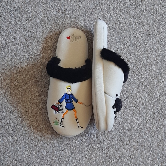 New Tote Isotoner Velur/plush slippers. - Picture 6 of 9